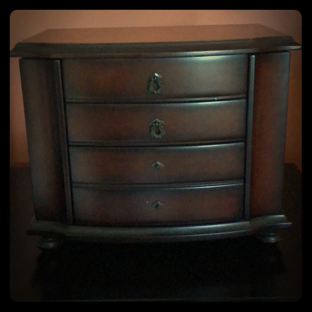 Jewelry box